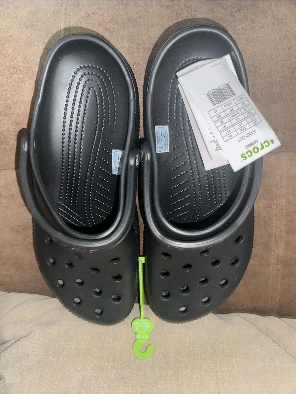 CROCS Classic Clog in Black
